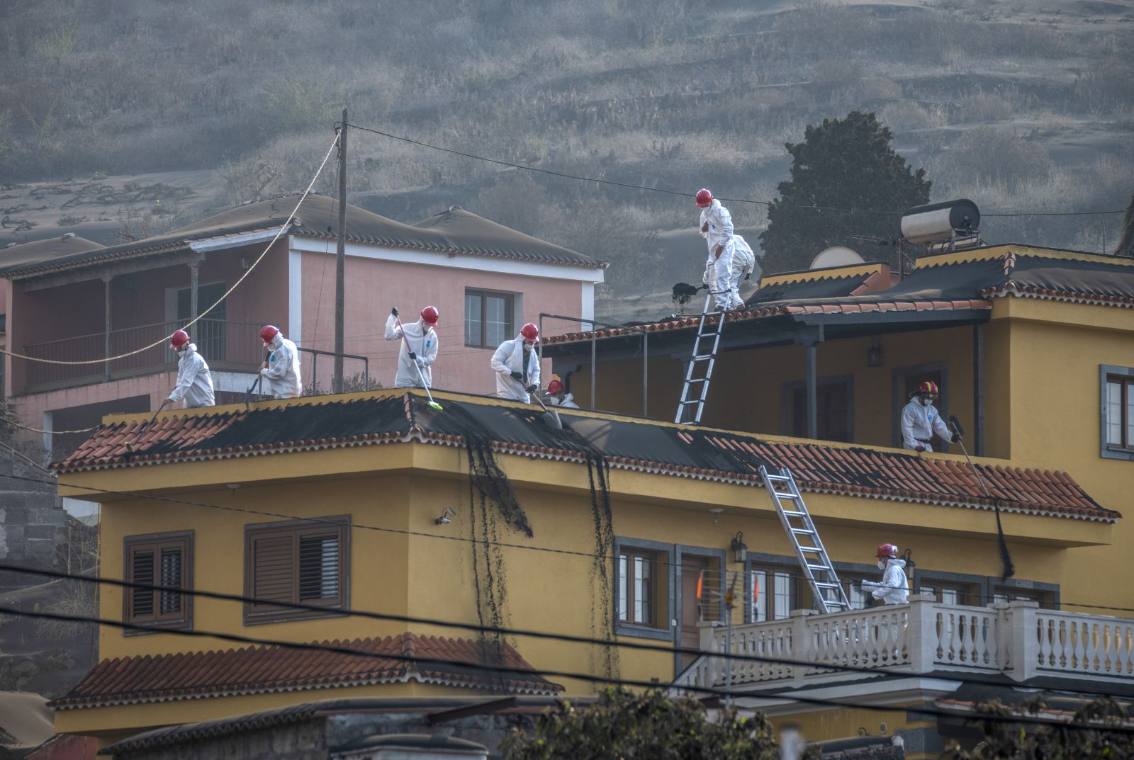 La Palma'da yanardağ iki bin evi yıktı