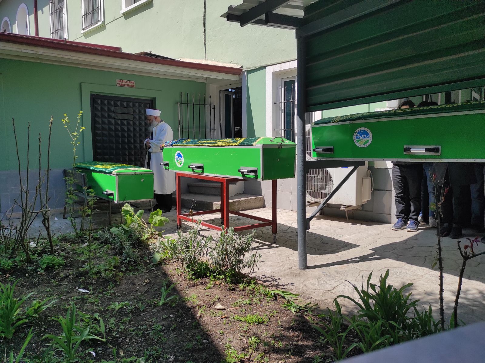 Sakarya'da miras yüzünden katledilen aile toprağa verildi