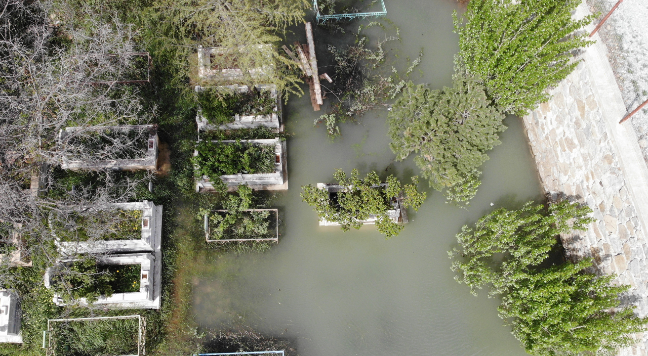 Baraj suları yükseldi... Yüzlerce mezarlık suya gömüldü