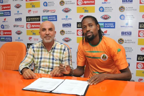 Eski Fenerbahçeli yıldızı Alanyaspor kaptı