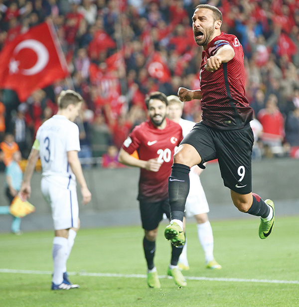 Finlandiya’ya 4 dakikalık saygı duruşu yaptırdık