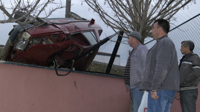 Bu araçtan burnu bile kanamadan çıktı!