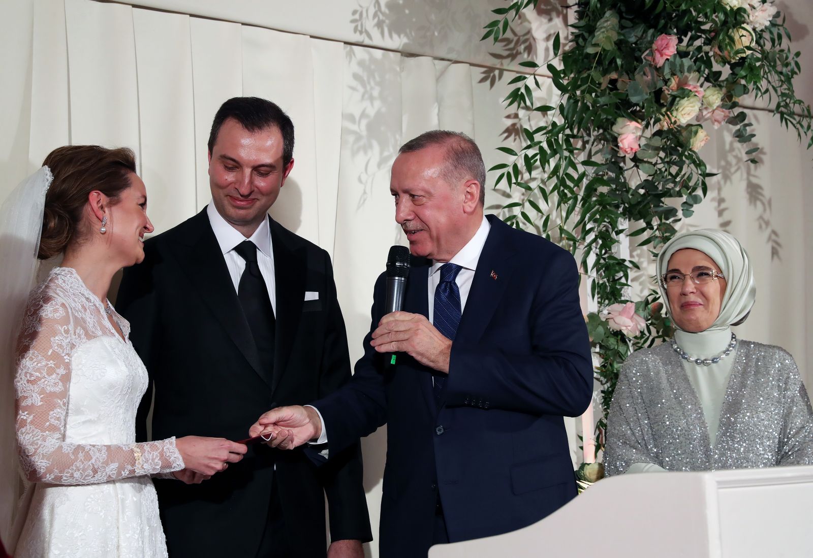 Cumhurbaşkanı Erdoğan nikah şahidi oldu
