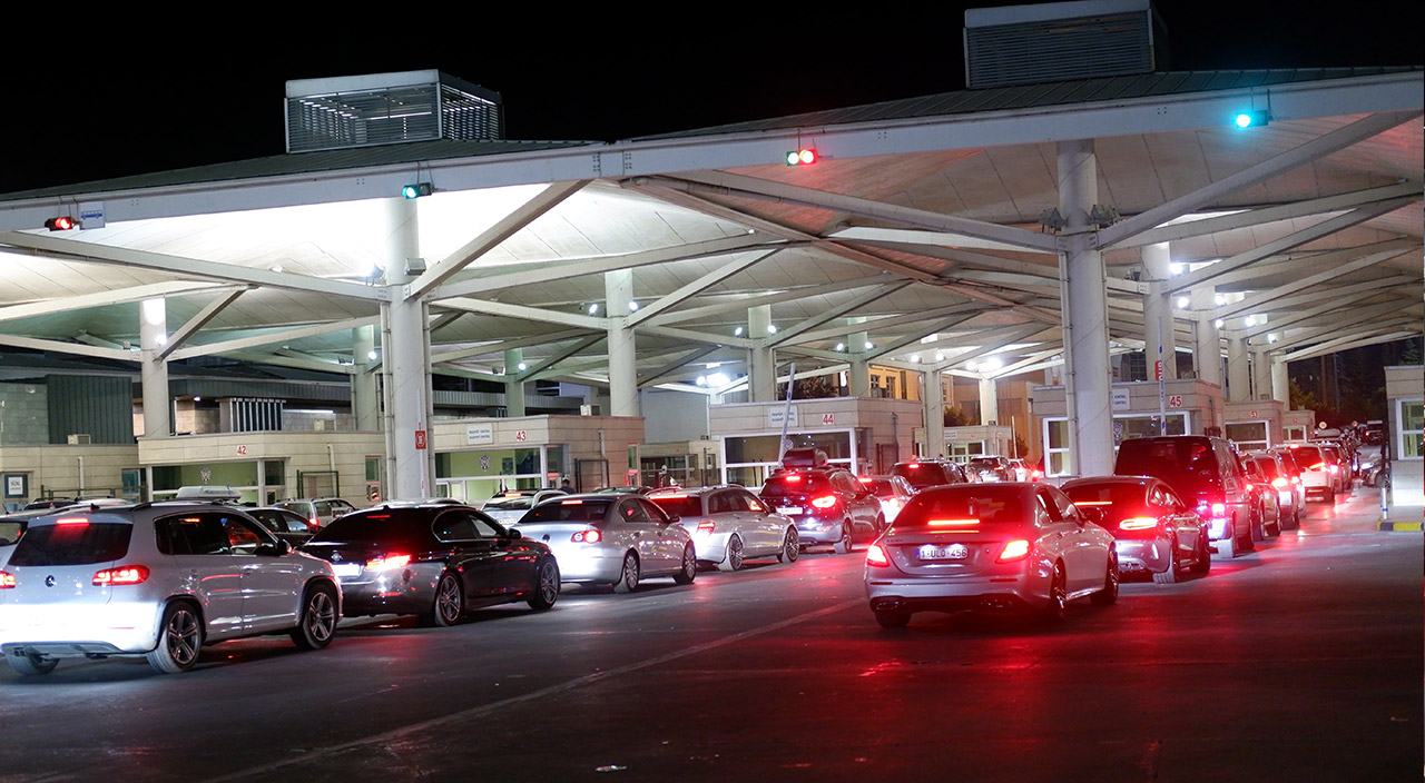 Pasaportsuz Bulgarlar Edirne'ye akın etti: Dönüş yolunda uzun kuyruklar oluştu