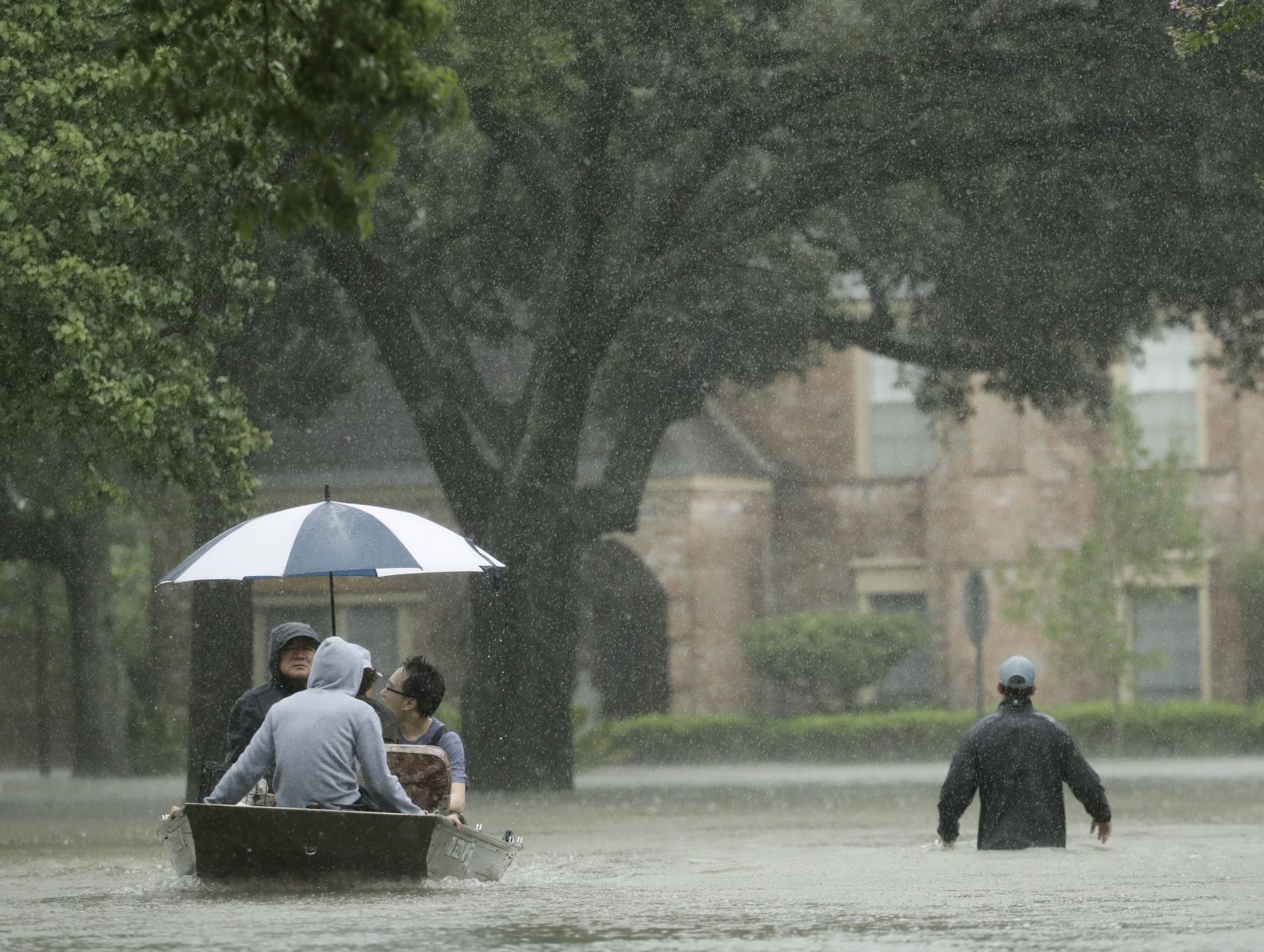 Harvey Kasırgası ABD'yi dağıttı! Uçaklar sular altında kaldı