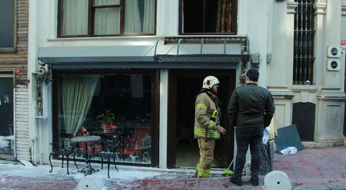 Beyoğlu'nda otelde yangın paniği