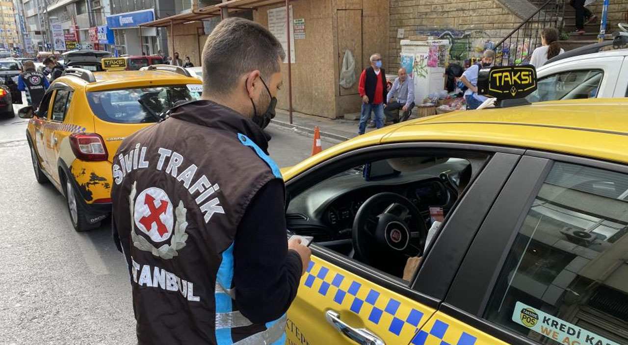 Sivil trafik polisleri Kadıköy’de taksi denetimi yaptı Sivil trafik polisleri Kadıköy’de taksi denetimi yaptı