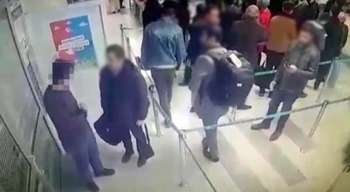 FETÖ’den araması bulunan eski yüzbaşı, sahte kimlikle uçağa binmek isterken yakalandı