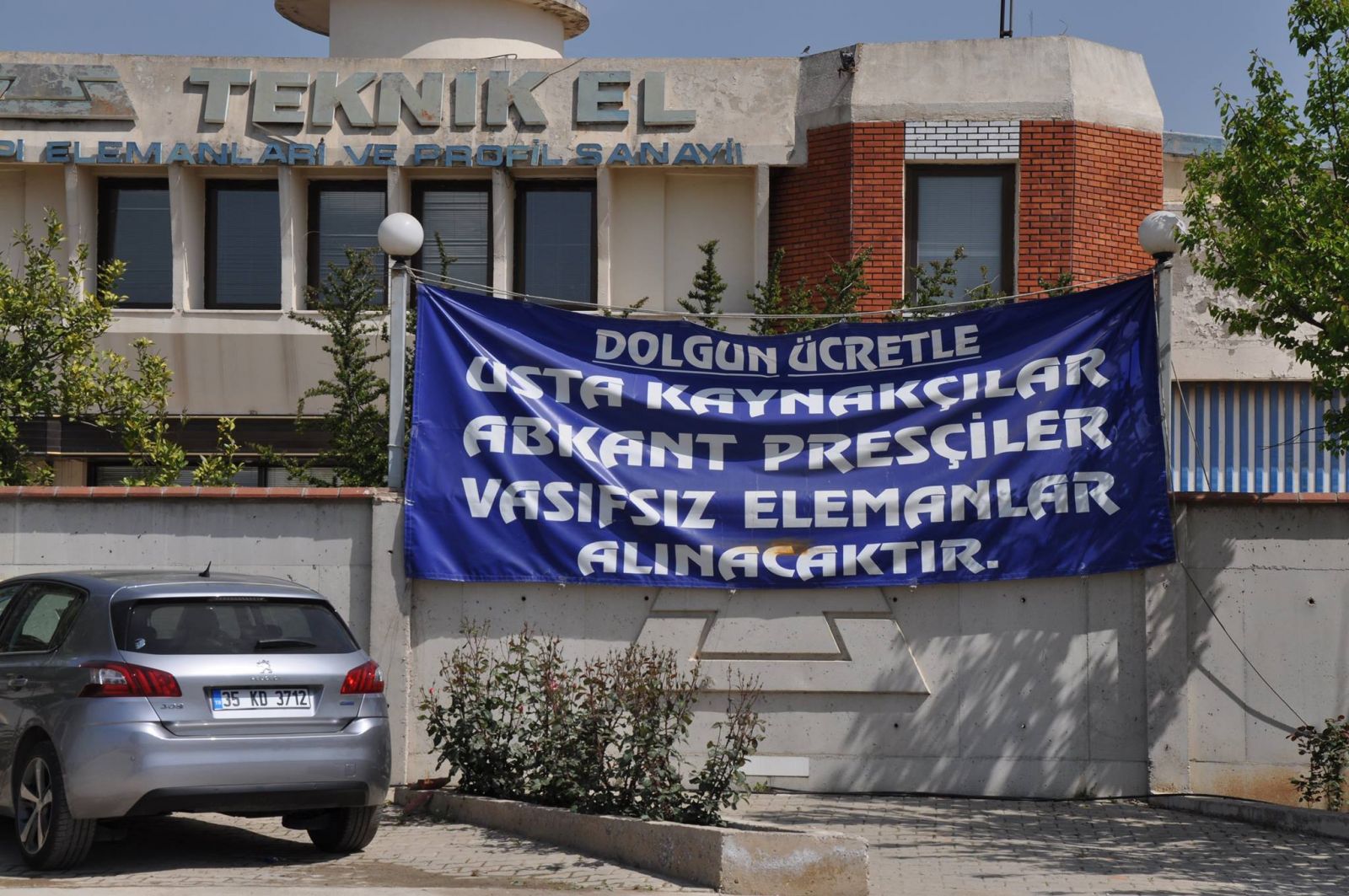 Pankartla işçi aranıyor