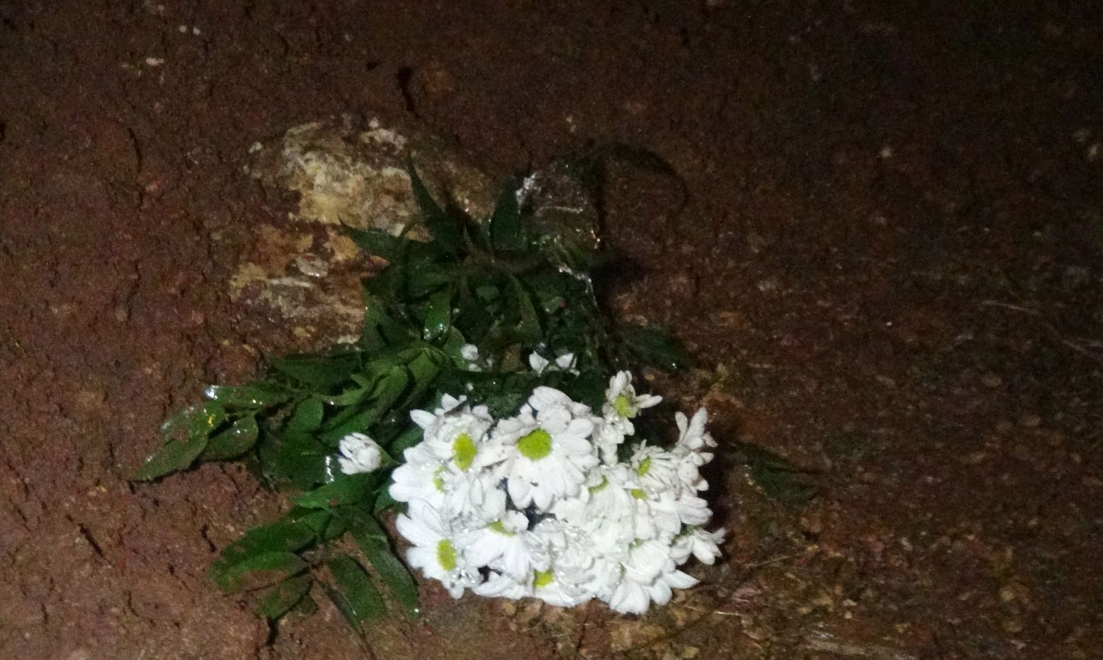 Aşkını toprağa gömdü, polis alarma geçti