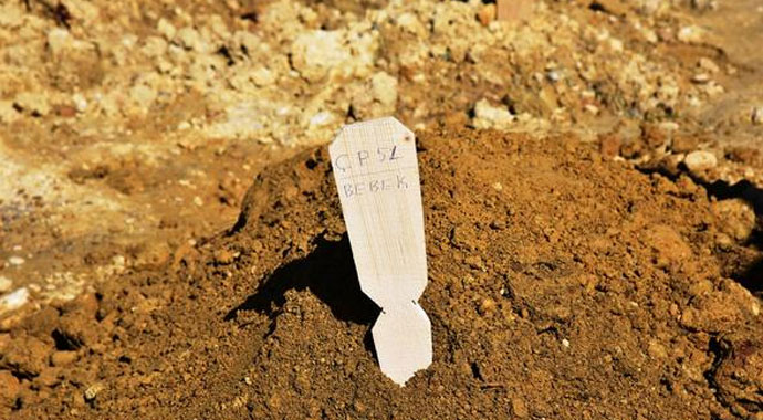 Bırakıldığı teneşirde ölen bebek, 'ÇP 51' koduyla toprağa verildi
