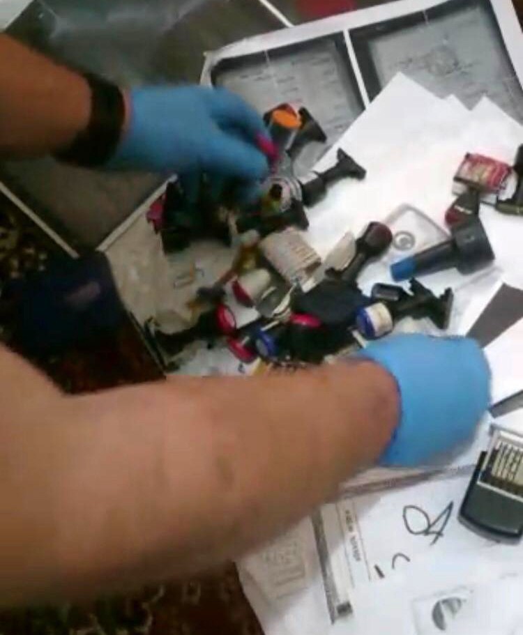 Suç örgütü üyelerine sahte belge hazırlayan şahıs yakalandı