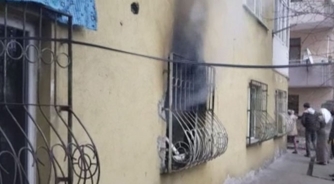 Yangında yaşlı kadının evde olmaması faciayı engelledi