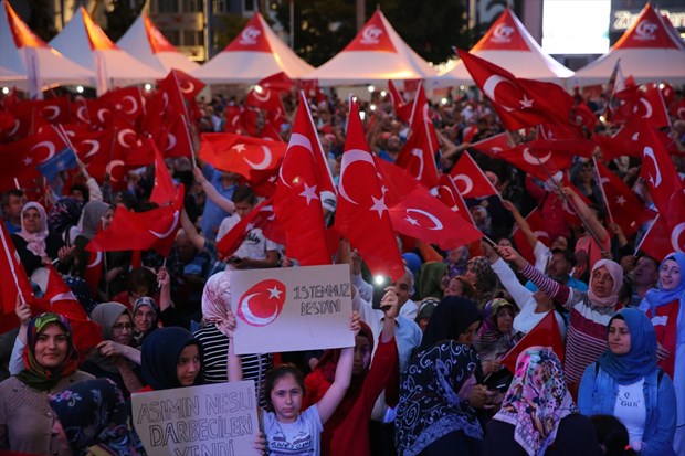 Türkiye demokrasisine sahip çıktı