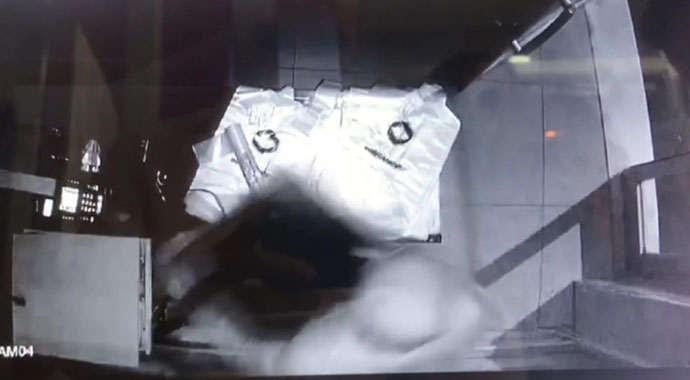 Arnavutköy'de kasabın boş kasasını çalan hırsızlar kamerada