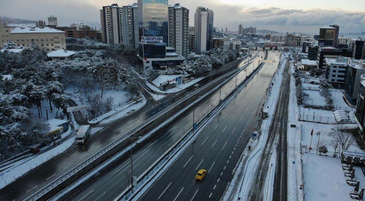 İstanbul’da Aybar kar fırtınasından geriye kalanlar İstanbul’da Aybar kar fırtınasından geriye kalanlar