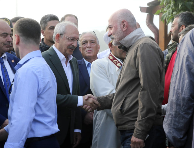 Kılıçdaroğlu Bolu'da vatandaşlarla bayramlaştı