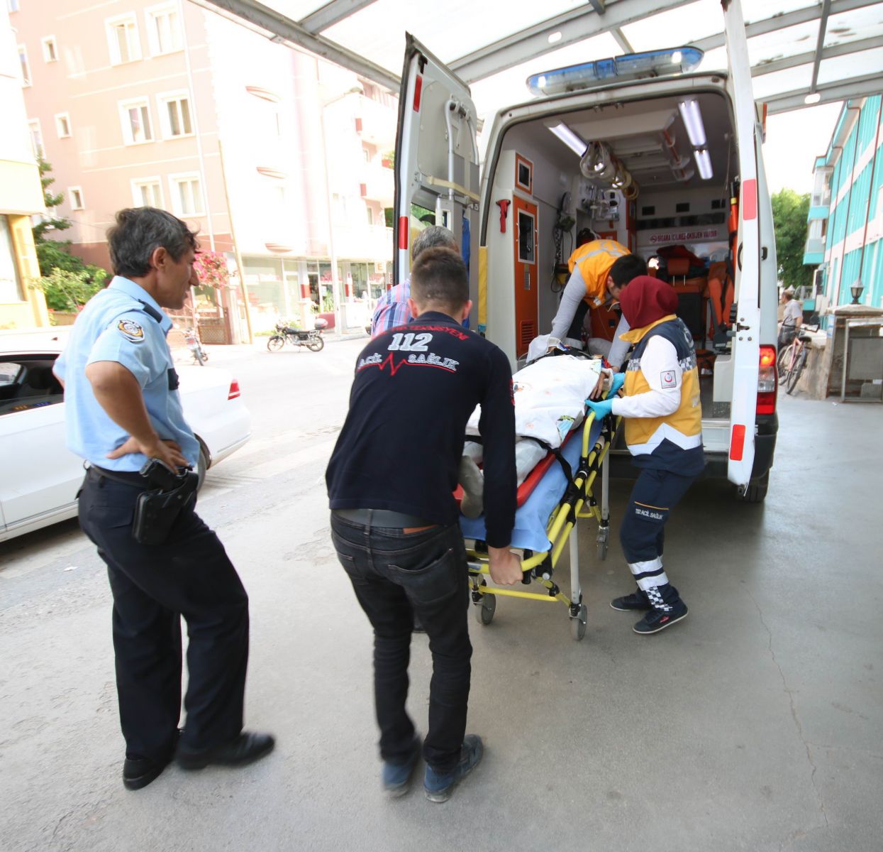 Polisten kaçan hırsız 4. kattan düştü