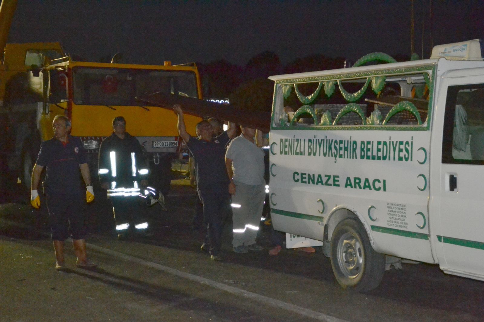 Denizli'de TIR ile çarpışan LPG tankeri patladı: 3 ölü
