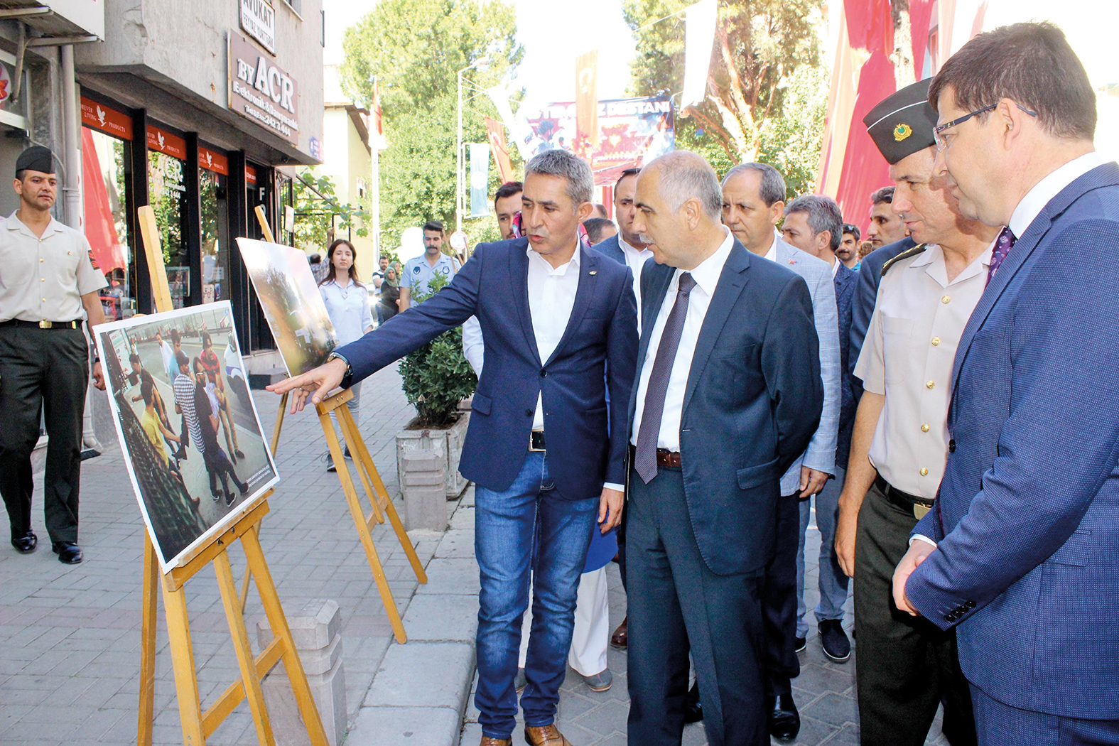 Bütün dünyaya örnek