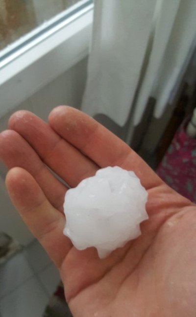 İstanbul'da şiddetli yağış ve fırtına nedeniyle metro, metrobüs ve Marmaray seferleri durdu