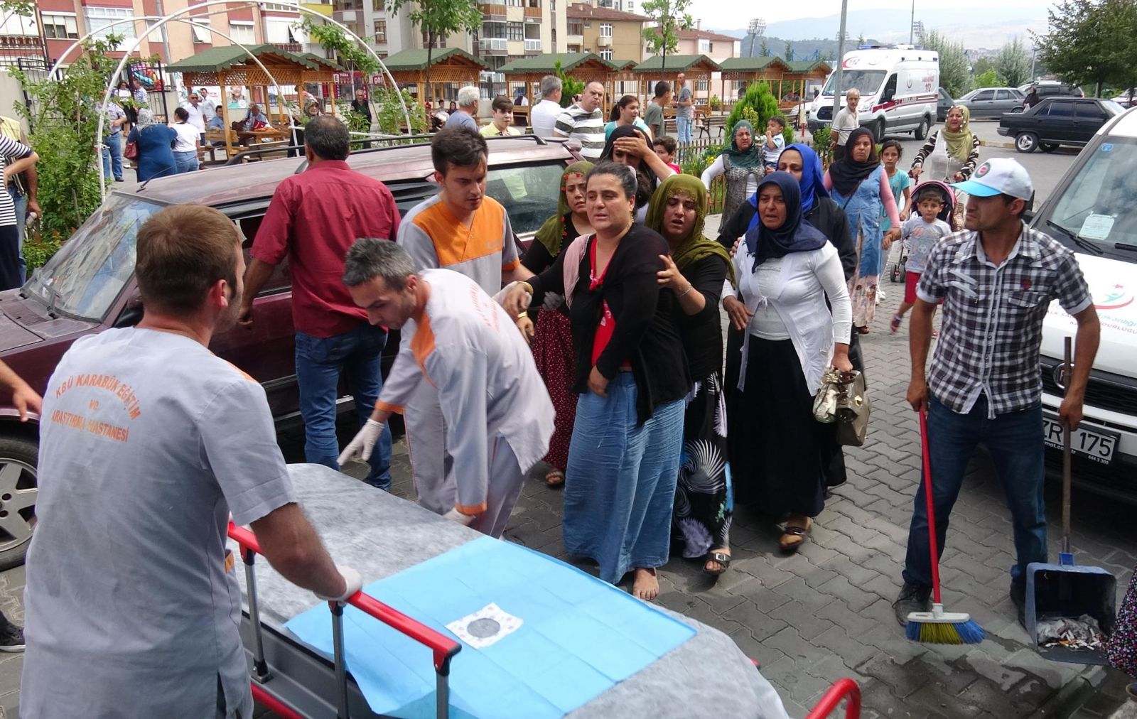 İki aile arasında çıkan kavgada silahlar konuştu