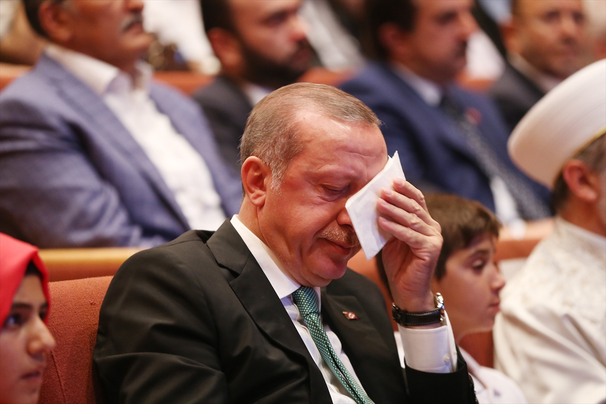 Cumhurbaşkanı Erdoğan'ın gözyaşları