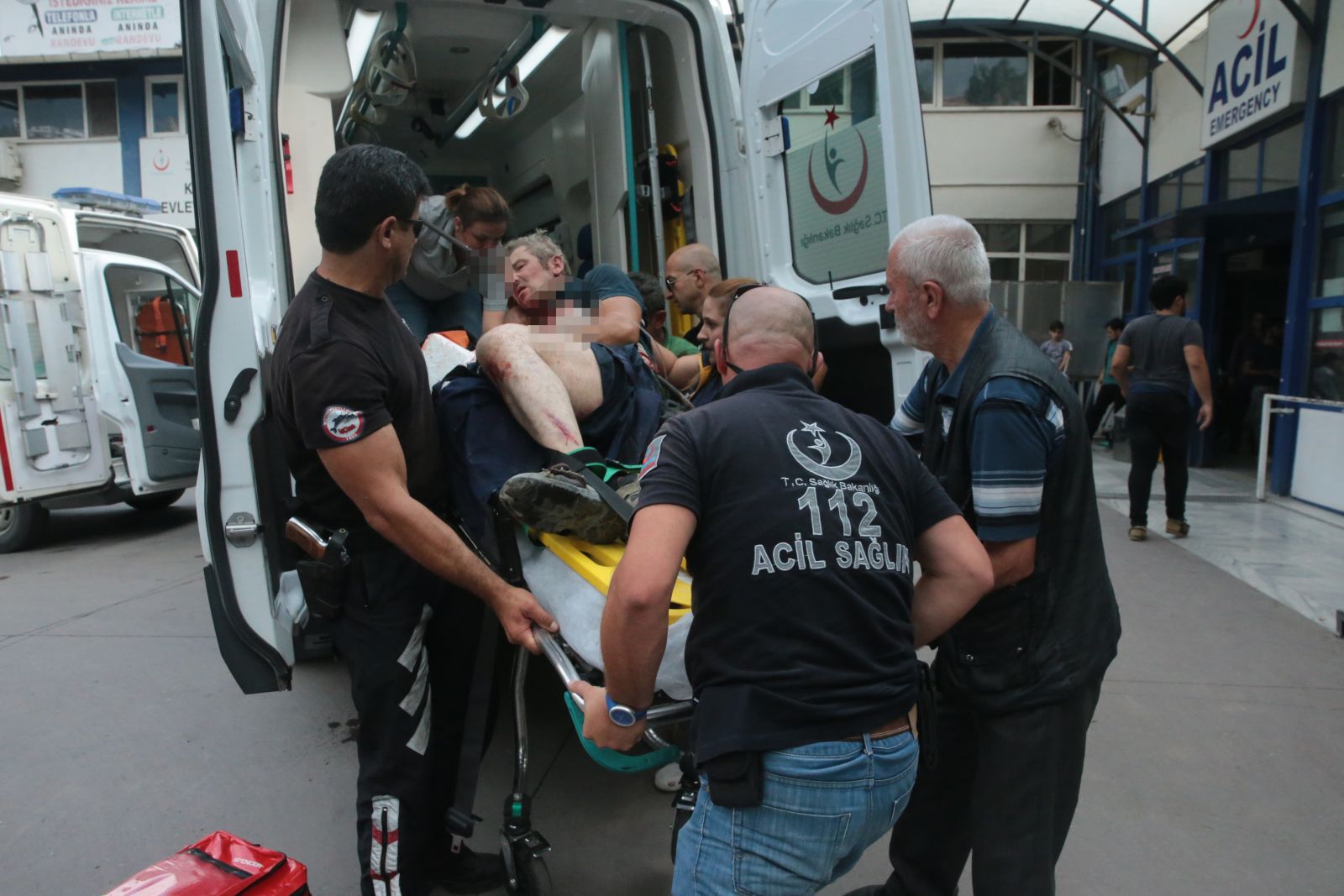 Feci iş kazası! Sırtından giren demir kafasından çıktı...