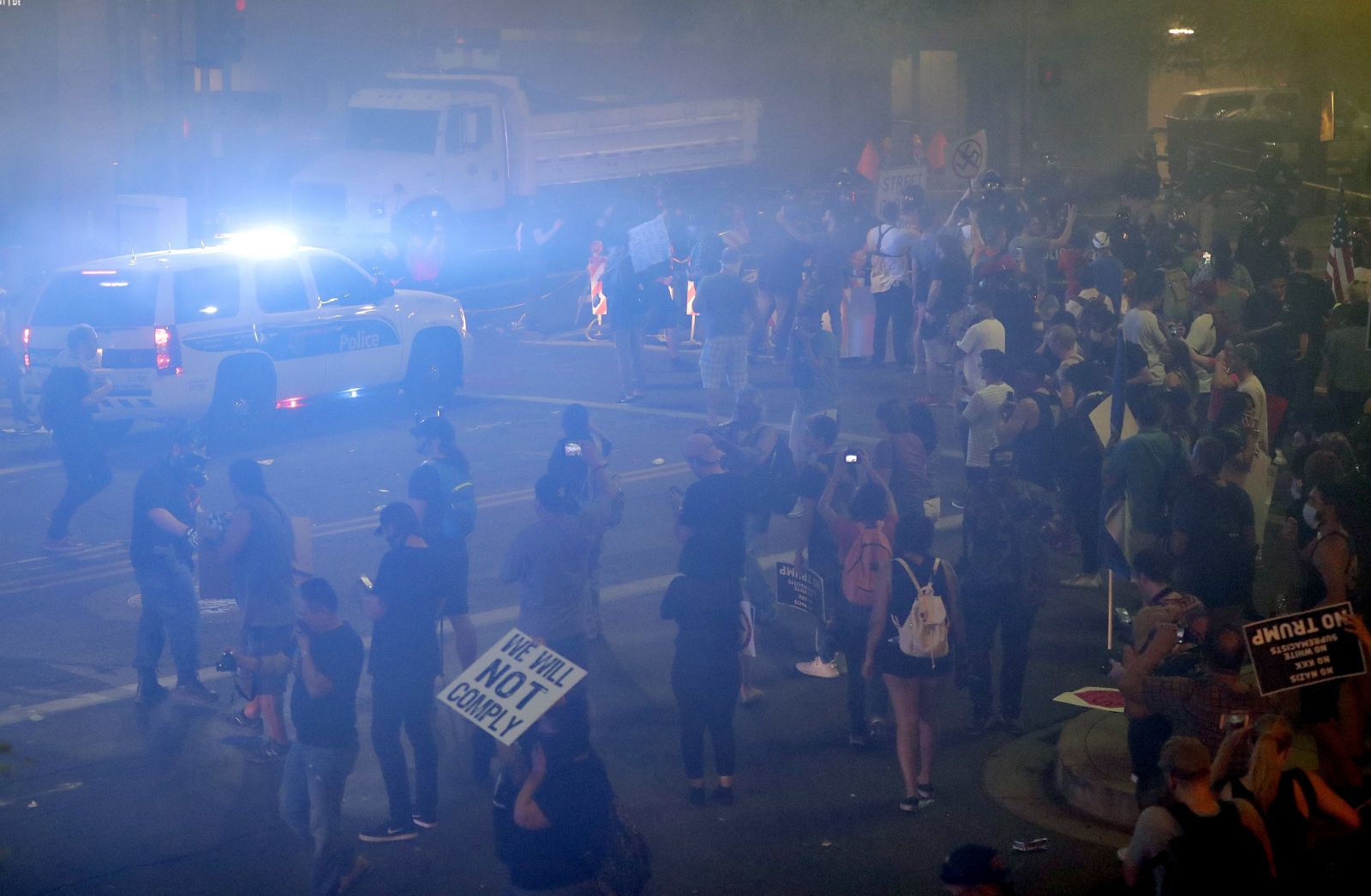 Trump mitingi öncesi Phoenix sokakları karıştı