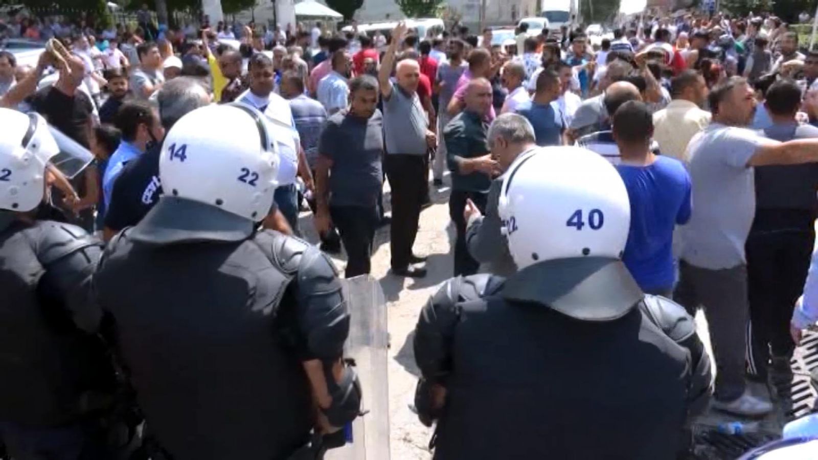 Edirne'de mahalle halkı ayaklandı, özel harekat sokağa indi