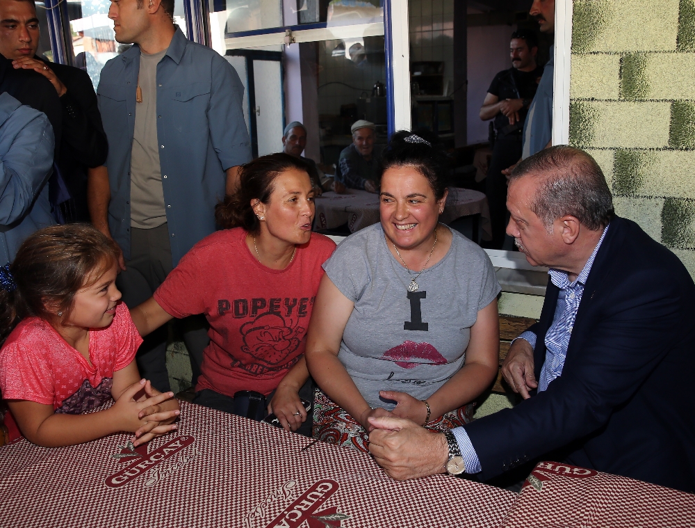 Cumhurbaşkanı Erdoğan’dan Çatalca'da köy ziyareti