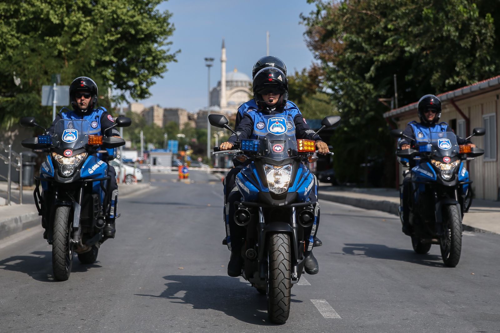 İstanbul'da motosikletli kadın zabıta ekipleri görev başında
