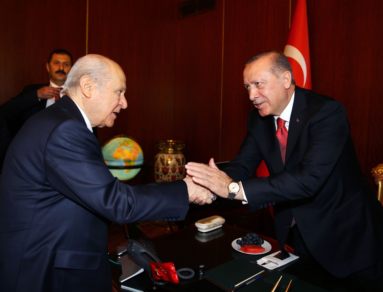 Erdoğan, Yıldırım, Bahçeli ve Akar'dan Meclis'te sürpriz görüşme!