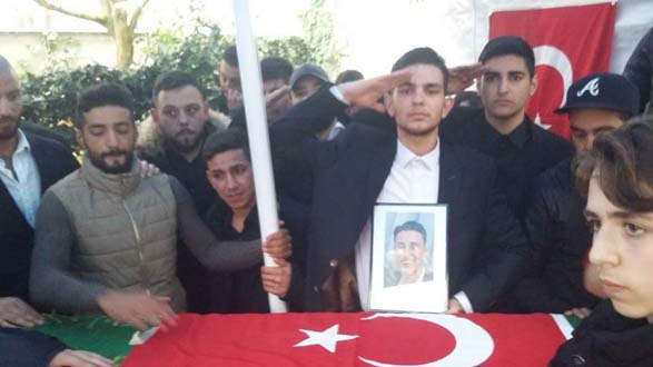Almanya'da kazada ölen Türk genci Kazım Cihan, dualarla defnedildi