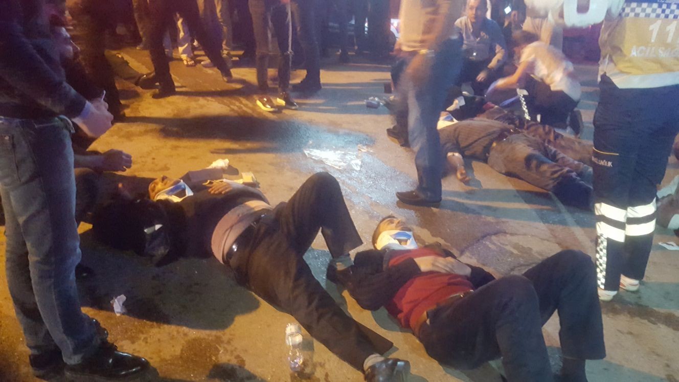 Kocaeli'de tır ile servis minibüsü çarpıştı: Çok sayıda yaralı var