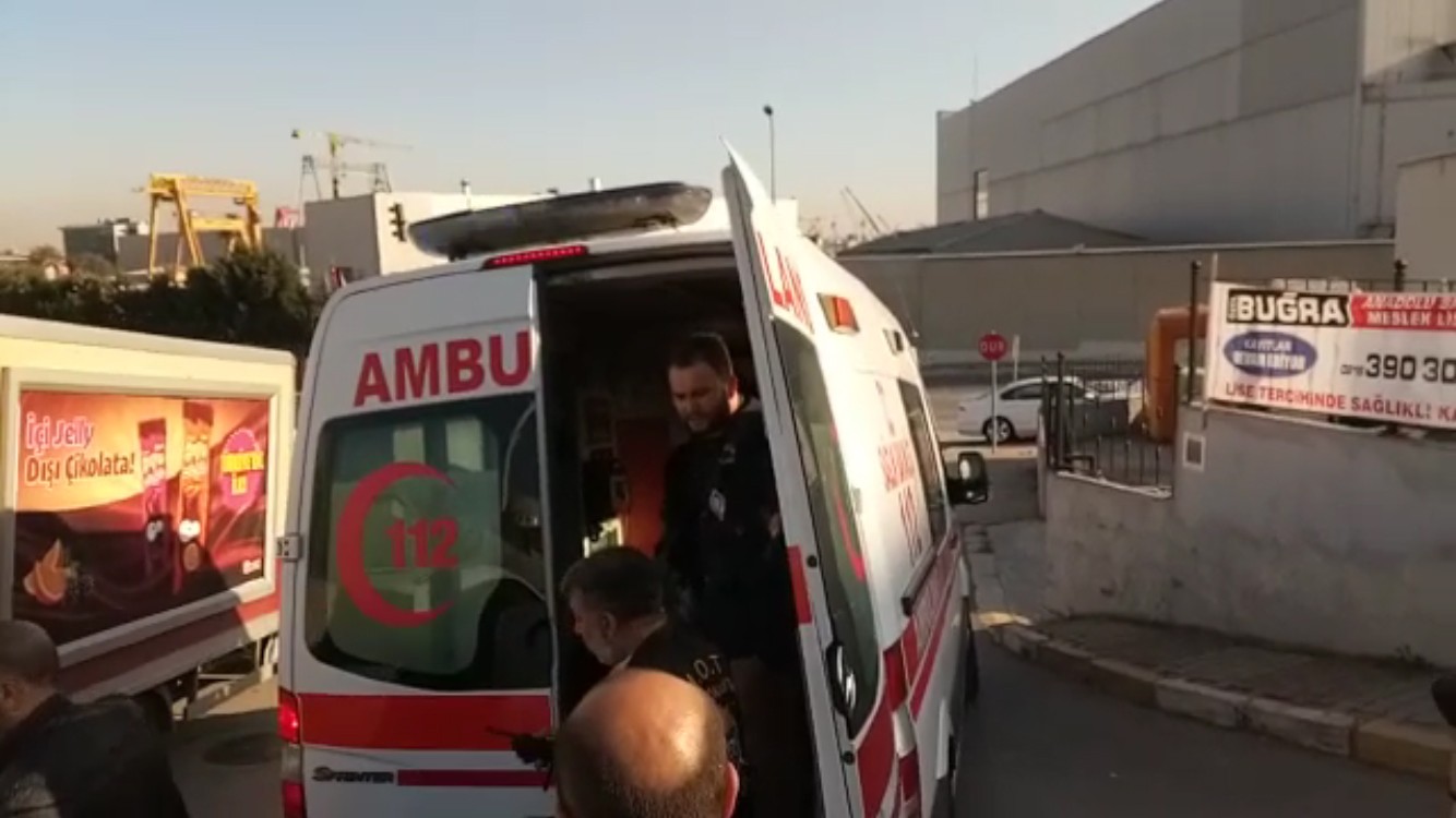 Pendik'te lise öğrencilerine silahlı saldırı: Ölü ve yaralılar var