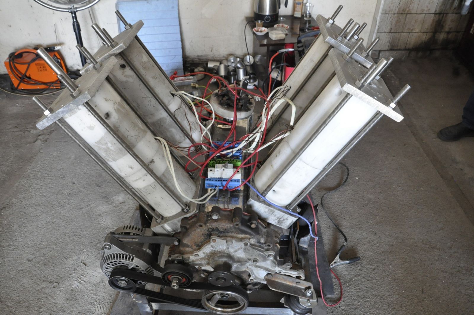 Kendi elektriğini üreten motor yaptılar