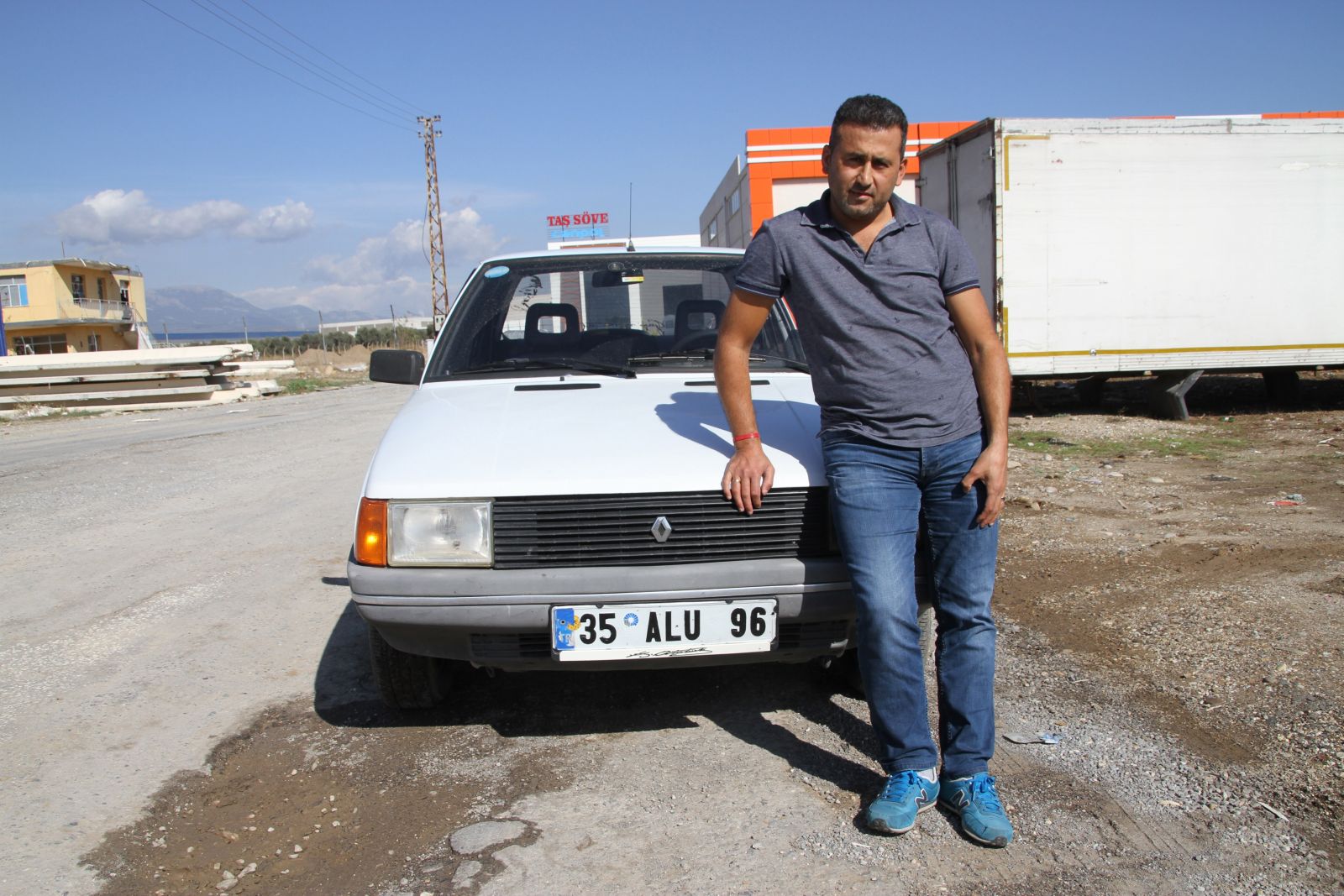 Sigaraya vereceği parayı 14 ay boyunca biriktirdi araba aldı