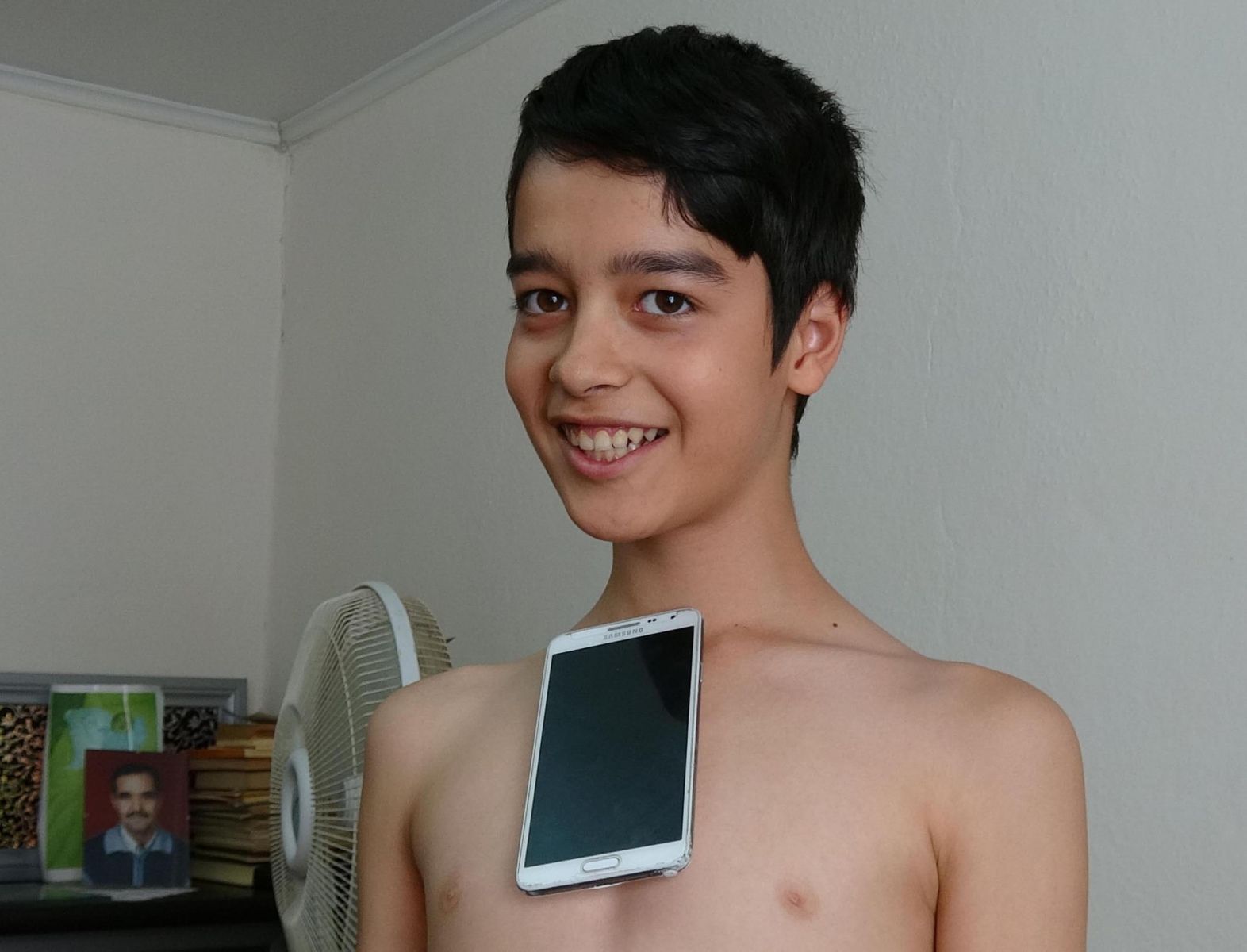 Mıknatıs çocuğu görenler hayrete düşüyor