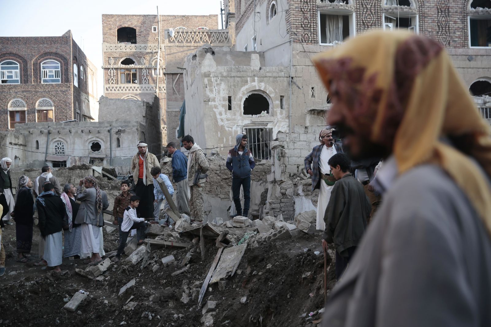 Suudi Arabistan uçakları Yemen'i vurdu