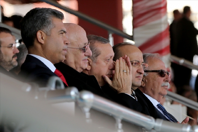 İmam Hatip öğrencisinin okuduğu dua şiiri Erdoğan'ı ağlattı