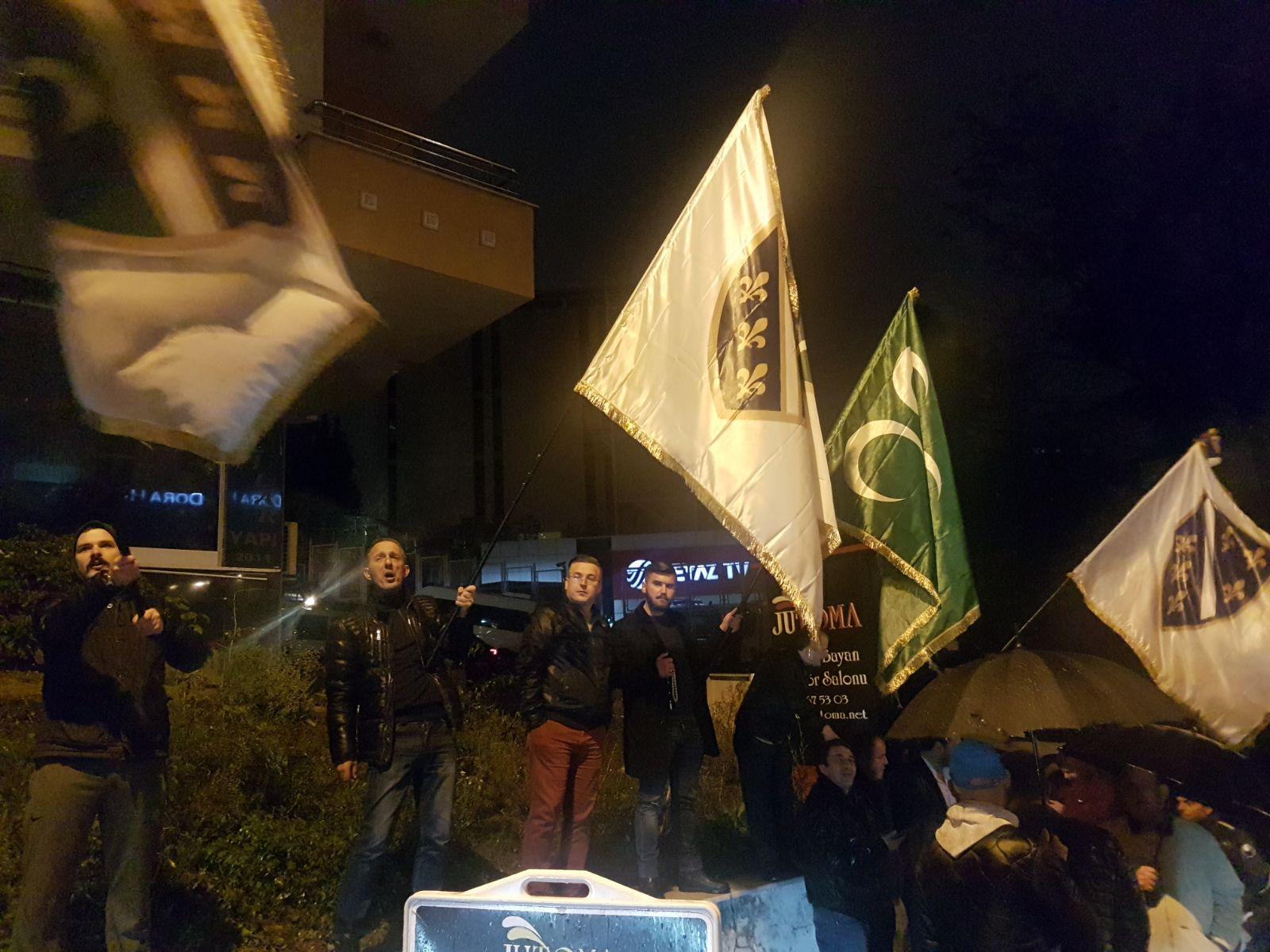 Boşnaklardan Rasim Ozan Kütahyalı protestosu