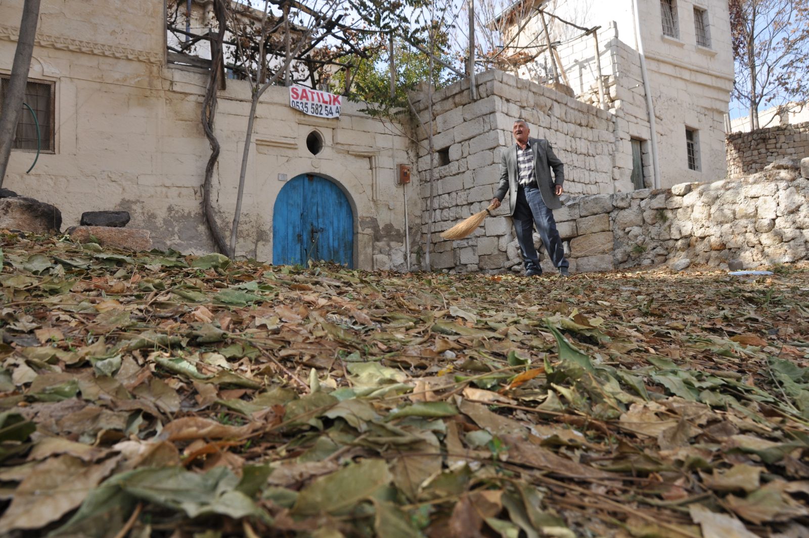 Bu mahallede sadece 2 kişi yaşıyor, üstelik biri muhtar