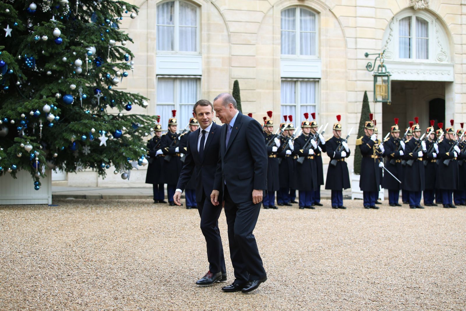 Erdoğan'ın ziyareti ırkçı Le Pen'i rahatsız etti