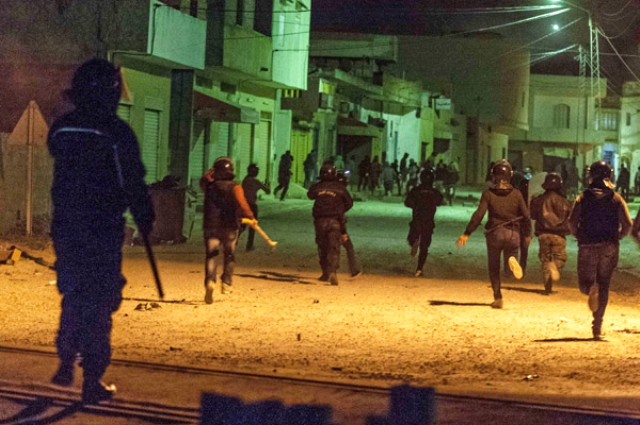 Tunus alev alev! Protestoların üçüncü gününde çatışma çıktı