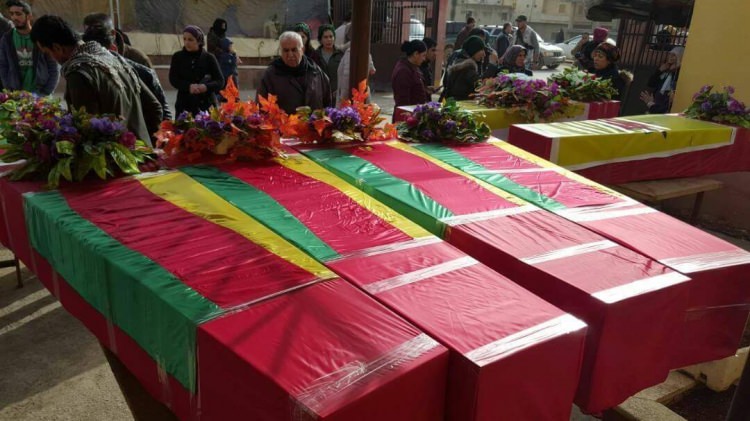 YPG'li teröristler yan yana dizildi...