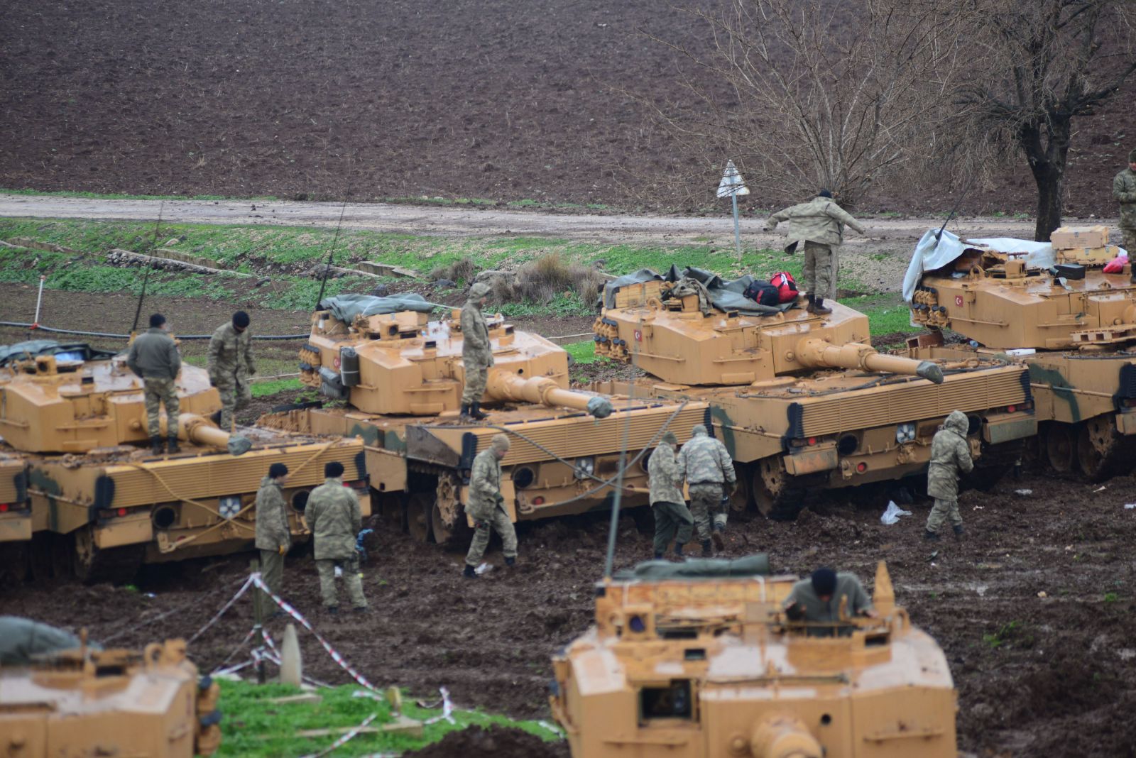 Türk tankları 'zırh delici' toplarla vuruyor