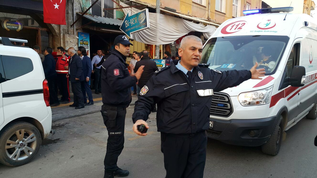 Kilis'e atılan roket bir lokantaya düştü: 5 yaralı