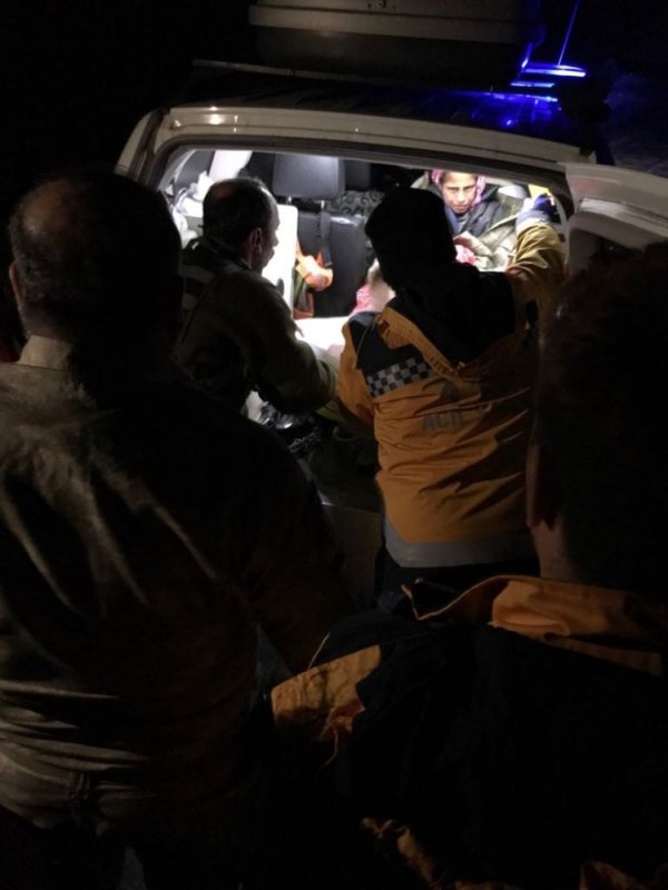 Donmak üzere olan kayıp küçük kızı, Mehmetçik buldu