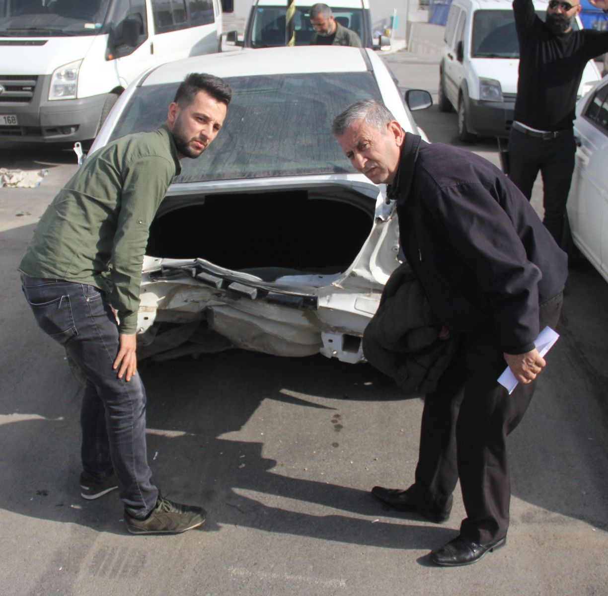 Çalınan arabasının son halini görünce yıkıldı